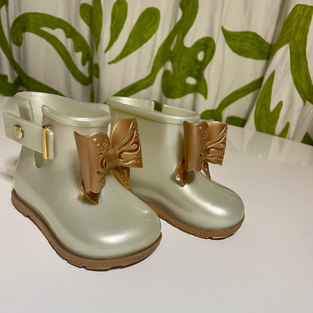 Mini Melissa Rain Boots size 6 (toddler)
